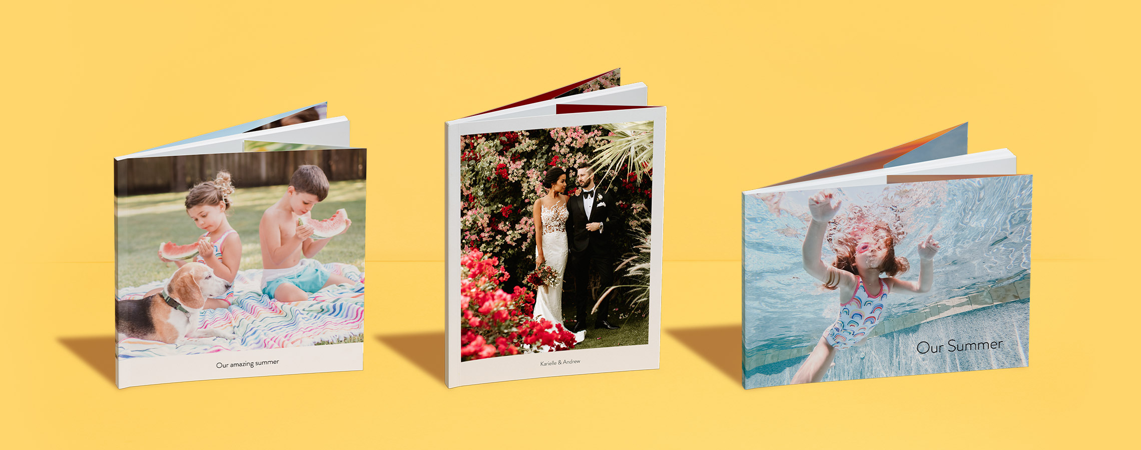 Três álbuns de fotografias de capa mole vertical com diferentes motivos.