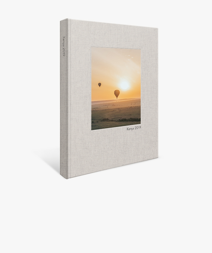 Produktbild für großes Premium-Fotobuch im Hochformat.