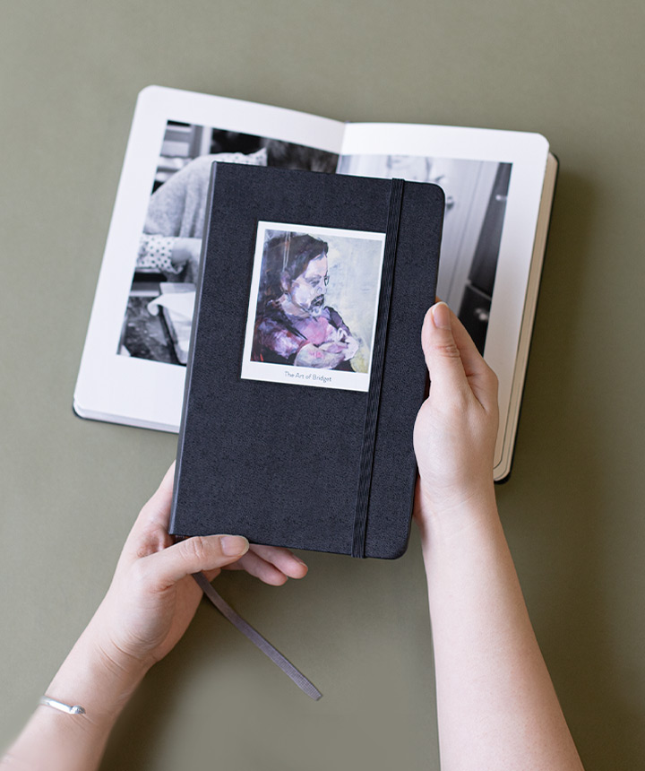 Produktbild für klassisches Moleskine-Fotobuch im Hochformat.