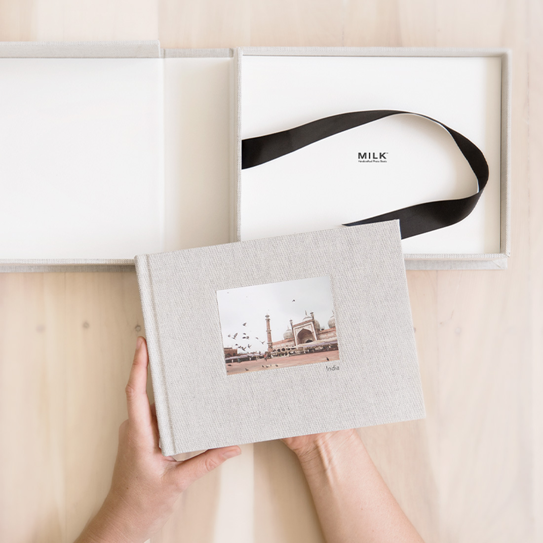 Produktbild für mittelgroßes Premium-Fotoalbum im Querformat.
