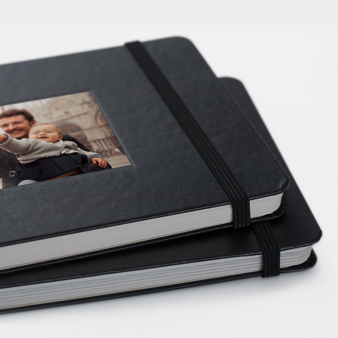 Zwei Moleskine Fotobücher.