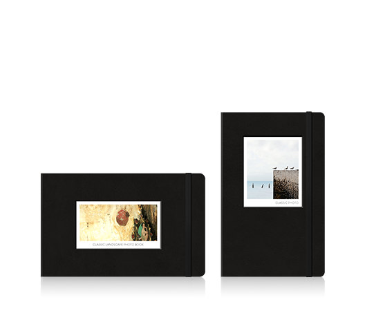 Un álbum de fotos Moleskine en formato apaisado y un álbum de fotos Moleskine en formato vertical.