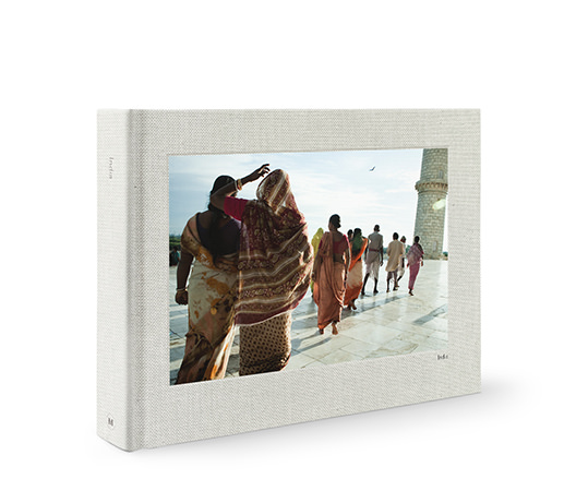 Hochwertiges Fotoalbum aus Leder im Querformat mit einem Reisefoto auf dem Cover.