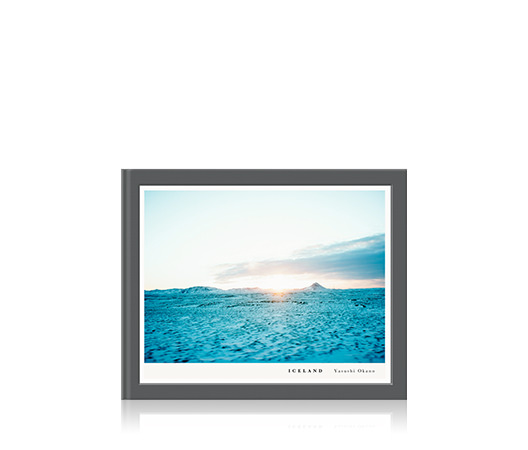 Livre photo panoramique avec photo de couverture du paysage islandais.