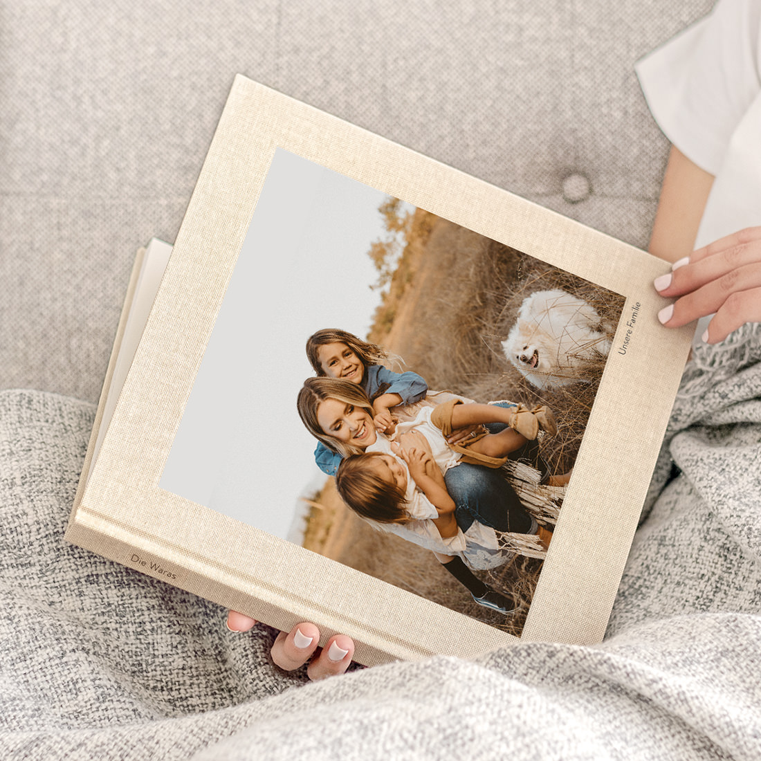 Produktbild für großes quadratisches Premium-Fotobuch.