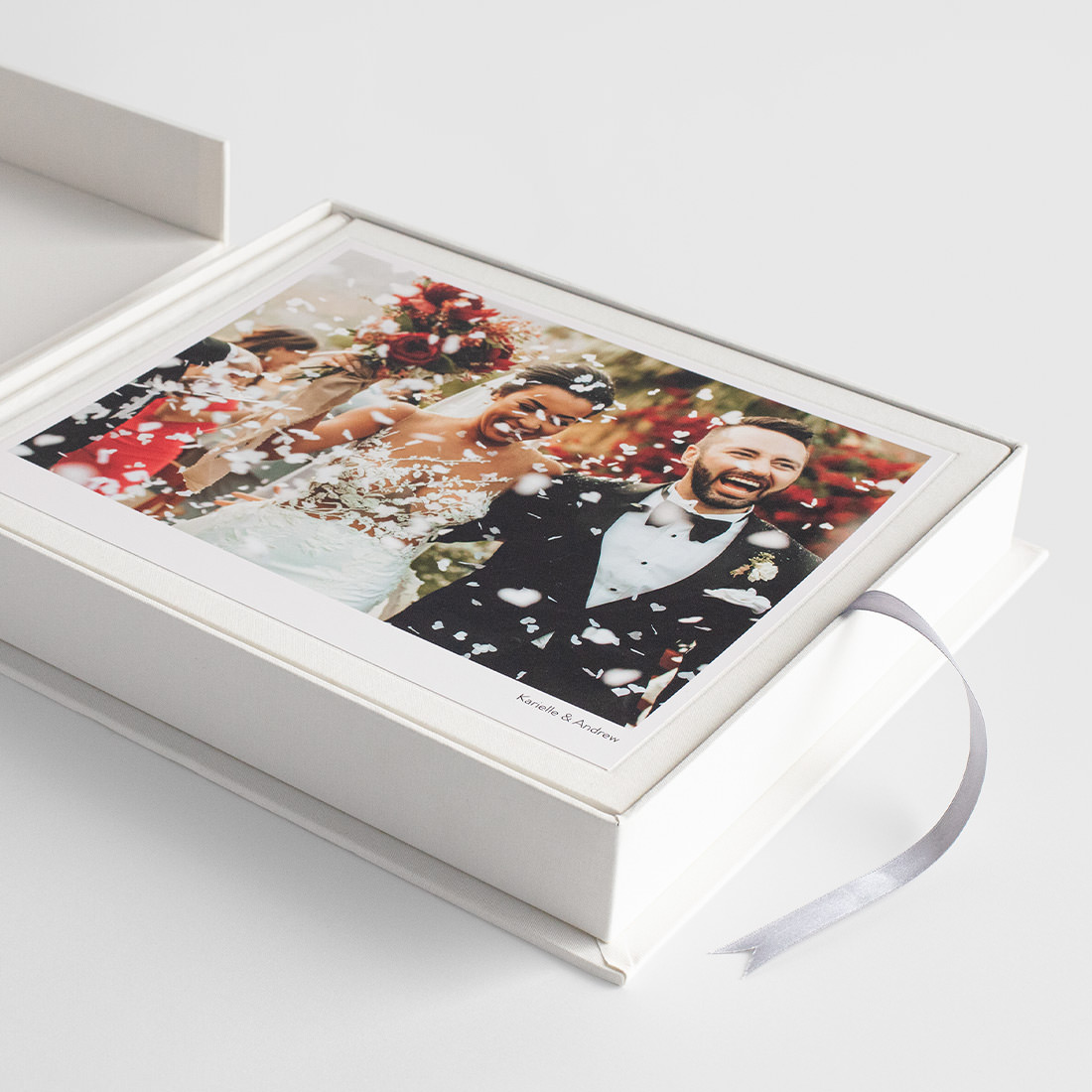 Klassisches Album in passender Präsentationsbox.