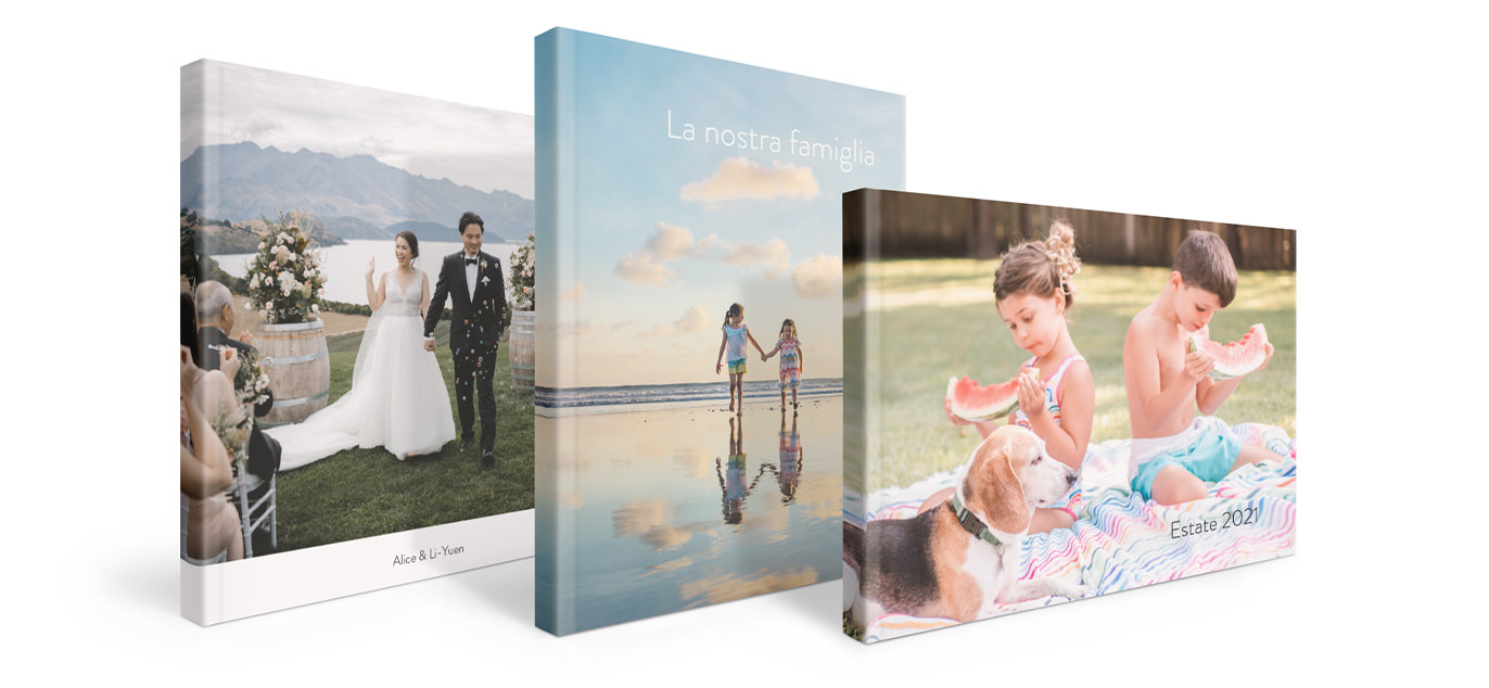 Tre fotolibri con copertina morbida con immagini del matrimonio e della famiglia.