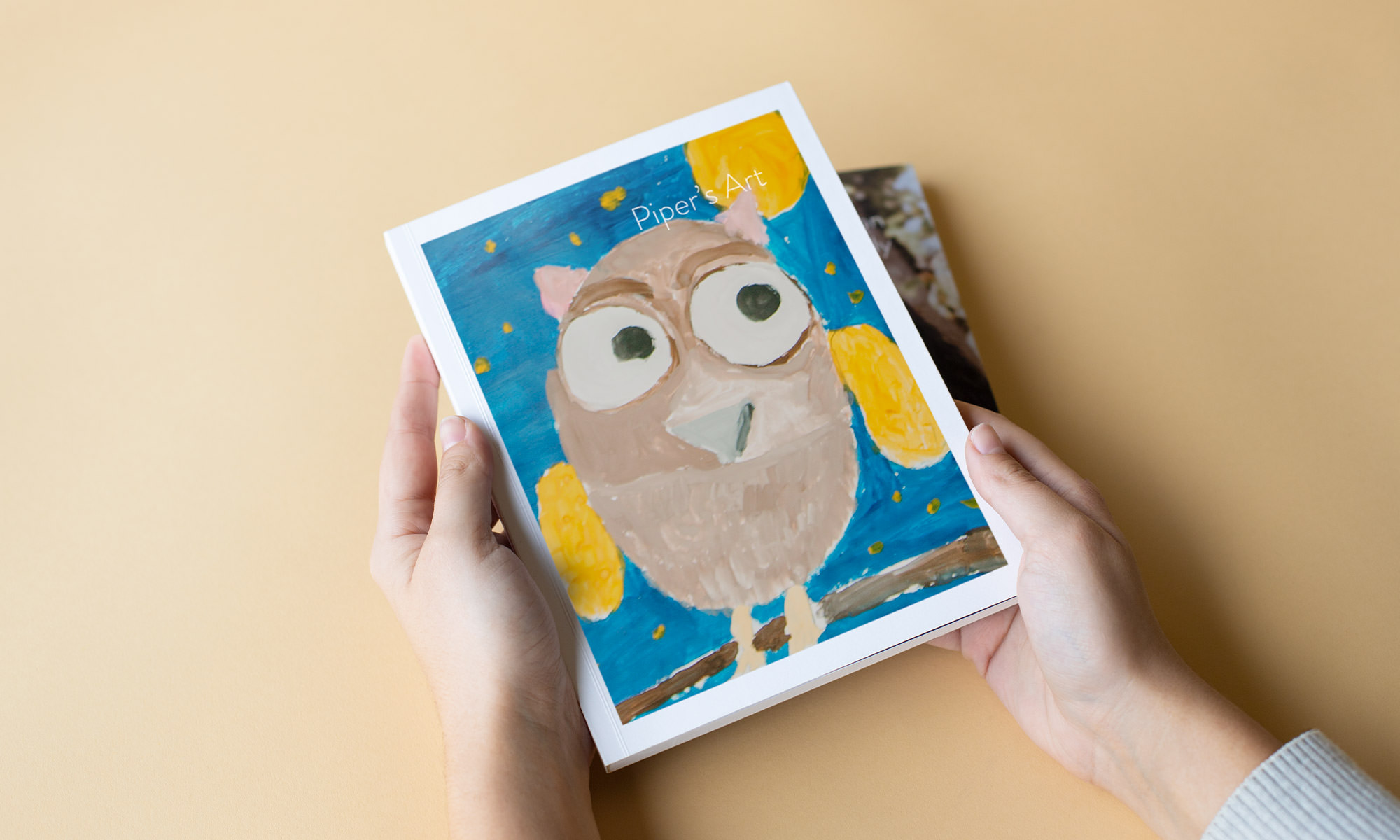 Softcover-Fotobuch mit Titelbild der Kinderkunst.
