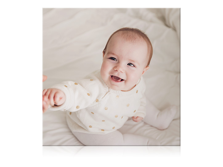 Leinwanddruck von einem lächelndem Baby.