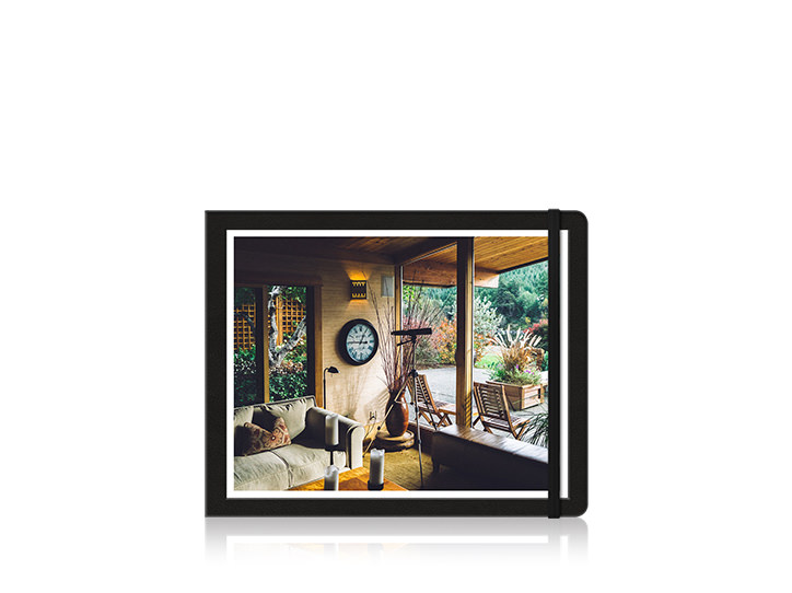 Fotolibro Moleskine casa paesaggio con un soggiorno sulla copertina.