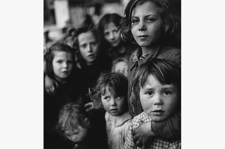 Group of children - Italy, Venice, 1949