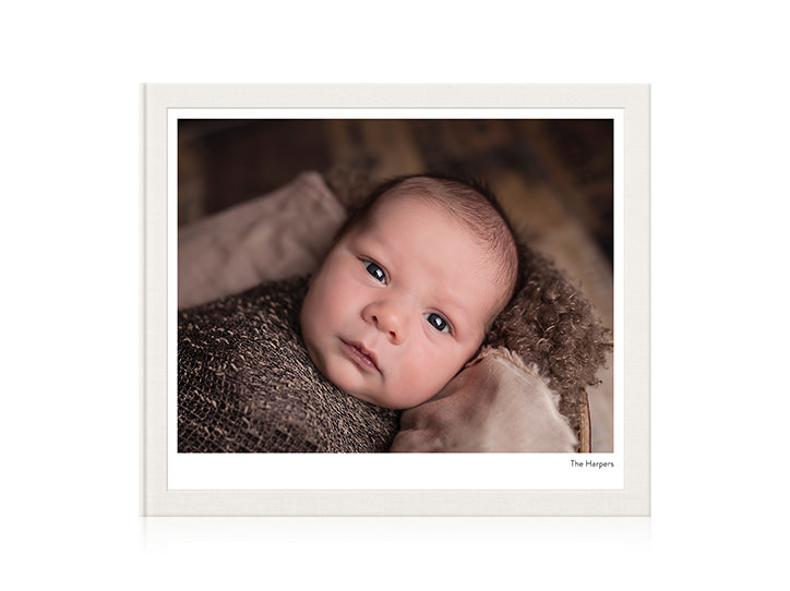 Livre de photos de bébé en format paysage avec un bébé sur la couverture.