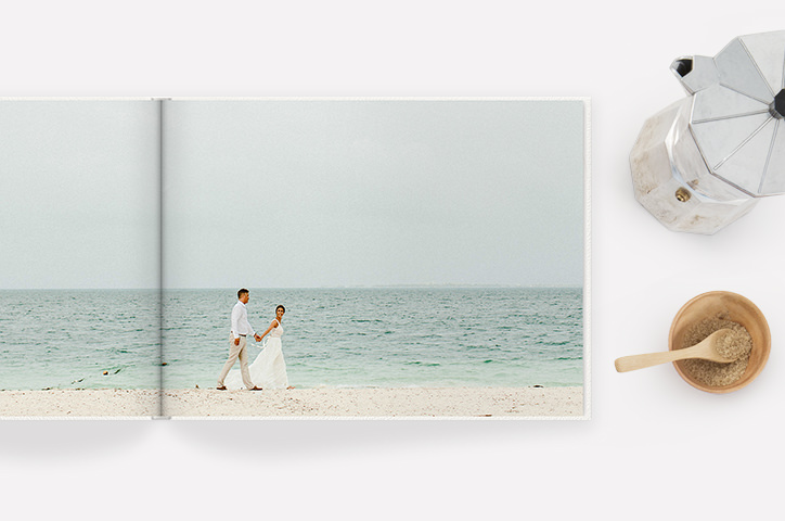 Livre photo ouvert de MILK Books.